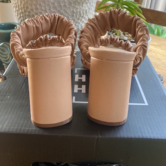 🔥the cutest little pumps!🔥 - Picture 4 of 9